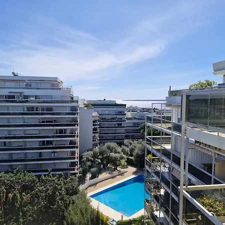 Elegant 2-room With Panoramic Sea View & Pool Apartamento