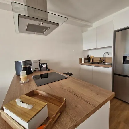 Διαμέρισμα Elegant 2-room With Panoramic Sea View & Pool Αντίμπ