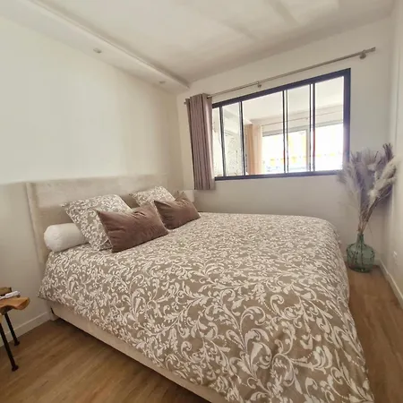 Διαμέρισμα Elegant 2-room With Panoramic Sea View & Pool