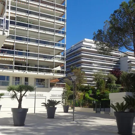 Διαμέρισμα Elegant 2-room With Panoramic Sea View & Pool Αντίμπ
